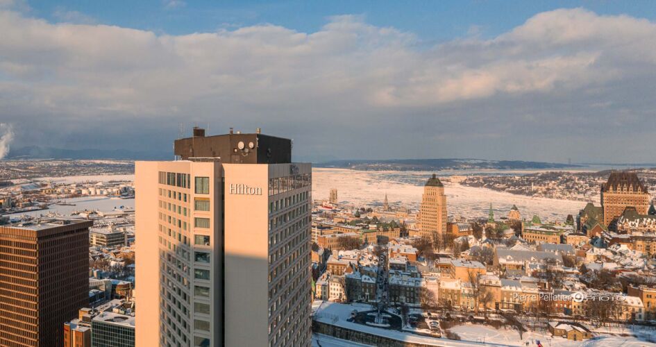 Architecture, Architecture-Extétieure, COMMERCIALE, Clients-Hotel, Google-MB_publié, Gratte ciel, Hilton, Hilton Hotel, Immeuble-hauteur, PHOTO-DRONE, Pierre Pelletier, photographe-professionnel-a-quebec, photographie-commerciale, photographie-publicitaire