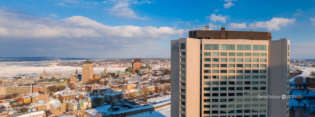 Architecture, Architecture-Extétieure, COMMERCIALE, Clients-Hotel, Google-MB_publié, Gratte ciel, Hilton, Hilton Hotel, Immeuble-hauteur, PHOTO-DRONE, Pierre Pelletier, photographe-professionnel-a-quebec, photographie-commerciale, photographie-publicitaire