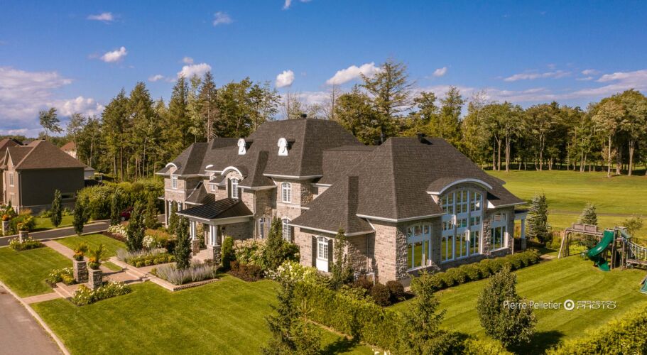 Architecture, Architecture-Extétieure, COMMERCIALE, Extérieur de maison luxueuse, Google, Maison de prestige, Maison haut de gamme, PHOTO-DRONE, Pierre Pelletierl, Résidence-prestige, photographe-professionnel-a-quebec, photographie-commerciale, photographie-publicitaire