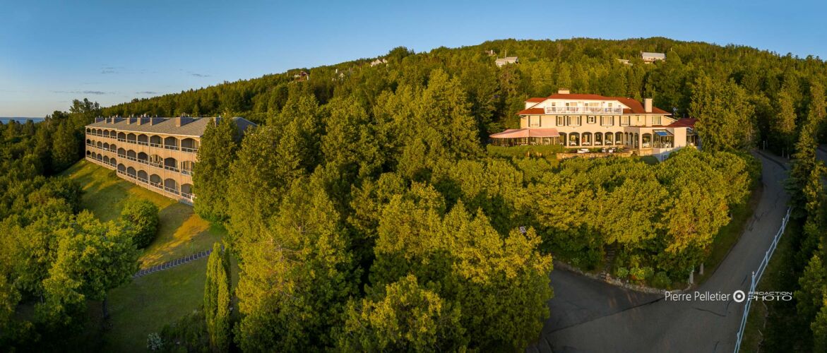 Architecture, Architecture-Extétieure, Auberge, Auberge des falaises, COMMERCIALE, Chateau, Drone_Light, Gite, Hotel, Hotel-exterieur, Manoir, hotel de glace