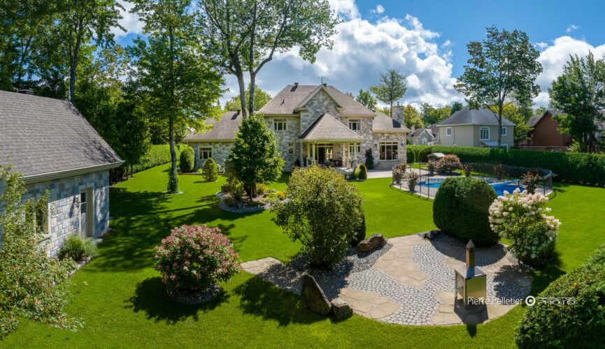 Aménagement-paysager, Aménagement-prestige, Architecture, Architecture-Extétieure, COMMERCIALE, Extérieur de maison luxueuse, Google-MB_A-publier, Maison de prestige, Maison haut de gamme, PHOTO-DRONE, Pierre Pelletier, Résidence-prestige, photographe-professionnel-a-quebec, photographie-commerciale, photographie-publicitaire